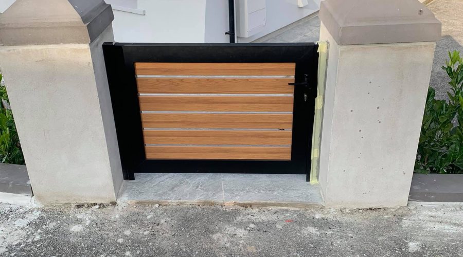 Tiny Side Gate To Match
